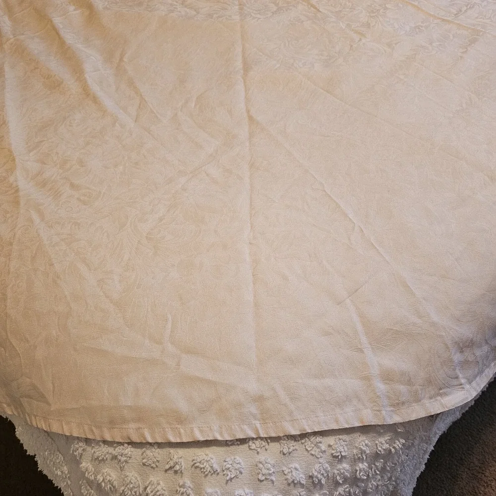 WATERFORD Ivory Floral Tablecloth Round 70